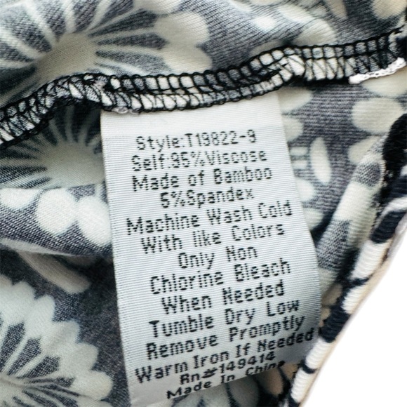 Johnny Was Floral stretchy top NEW - Picture 8 of 10